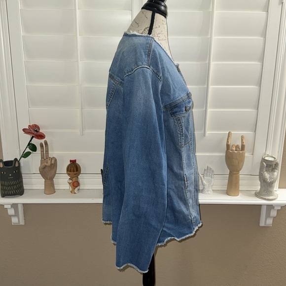LOGO by Lori Goldstein Lea Denim Jacket with Frayed Edges - Picture 4 of 13